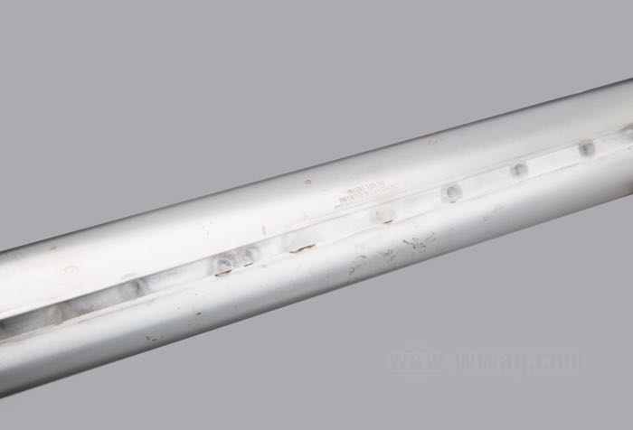 Schalldämpfer »Fishtail« von The GasBox; passend für E und U Modelle 1936-1940; Stahl, blank, mit Schweißnaht unten; Länge: 89.5 cm; Krümmerdurchmesser: 1-3/4”; Ø Auspufftopf: 2-1/2 ”; ersetzt OEM HD 1034-36; USA; Bruttogewicht: 2.8 kg
