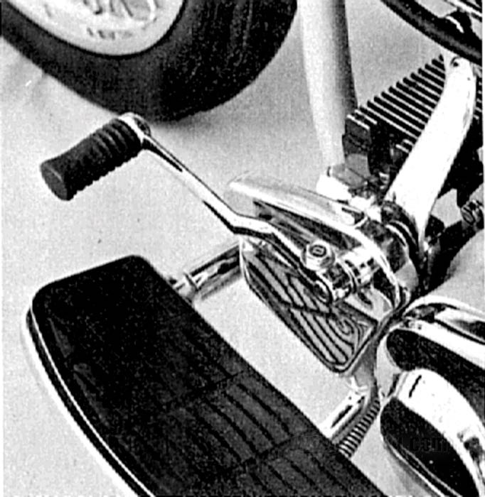 Shifter cover; fits FL(H) 1965-1984, FX 1971-1973; steel, chrome-plated; replaces OEM HD 33644-65; gross weight: 120 g