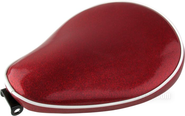 Monosella »Metal Flake« di Le Pera; vinile, rosso, liscio; lunghezza x larghezza: 320 x 240 mm; colore di bordo: bianco; distanza delle molle o perni di fissaggio: 160 mm; U.S.A.; peso lordo: 1.7 kg
