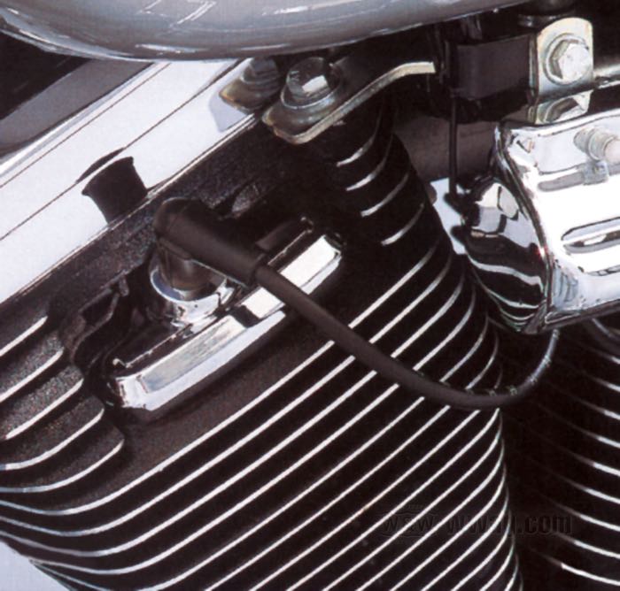 Coperchio »Louvered« di Kuryakyn; per Candela / Vite testata; atto per motori Evolution; alluminio, cromato; peso lordo: 230 g