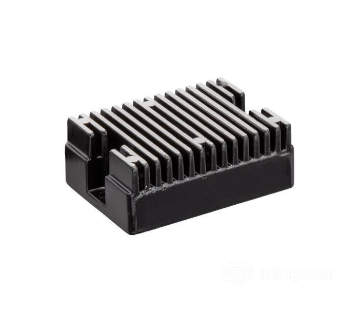 Regulador/Rectificador »Standard«; apropiado para Sportster 2004-2006; aluminio, negro; reemplaza OEM HD 74523-04; peso bruto: 429 g