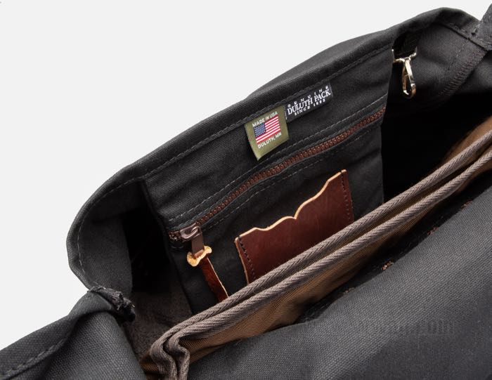 Sac à dos »Scoutmaster« de Duluth Pack; toile / vachette, noir; L x H x P: 37 x 43 x 11 cm; USA; poids brut: 1.1 kg