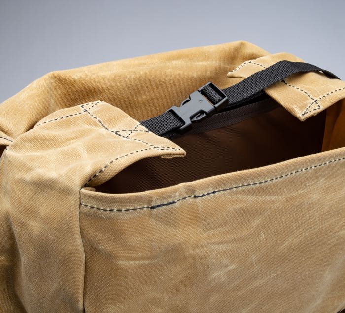 Backpack »Scoutmaster« by Duluth Pack; canvas / cowhide, khaki, waxed; W x H x D: 37 x 43 x 11 cm; USA; gross weight: 1.27 kg
