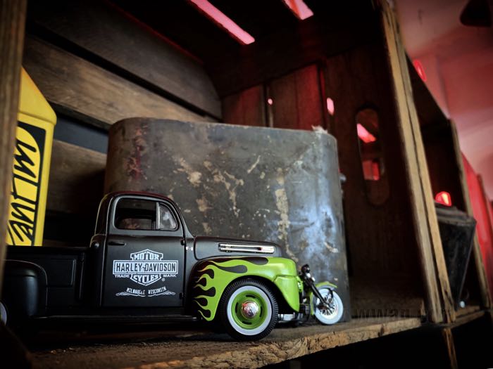 Scale model »Ford 1948 F-1 Pickup/1948 Panhead« by Maisto International, Inc.; plastic, black / green; 1:24; gross weight: 425 g