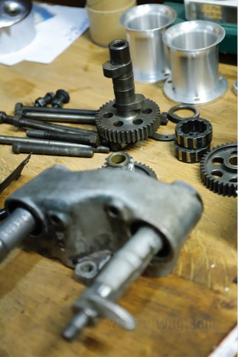 Cam shaft »Lightning« by Cannonball; fits Knucklehead 1936-1947; steel; valve lift (IN/EX): 8.84/8.84 mm; replaces OEM HD 25522-36; Germany; gross weight: 629 g