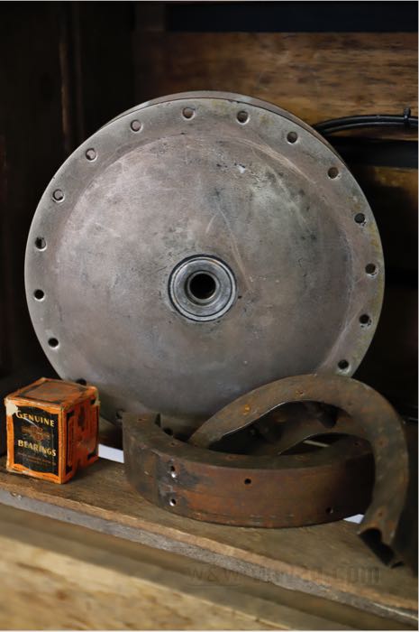Brake shoes; fits Sportster front 1964-1972, FX front 1971-1972; steel / fiber compound; width: 38 mm; replaces OEM HD 41849-64; gross weight: 1.13 kg