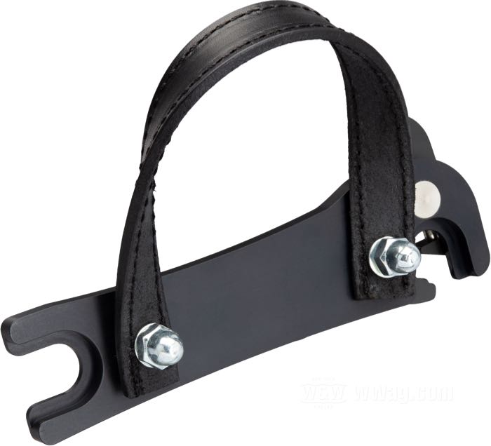 Mounting bracket »Quicklock« by Lejonkulan; fits Softail Slim 2013-2017; mounting hole distance on fender: 150 mm; billet aluminum, black anodized, left; Sweden; gross weight: 269 g
