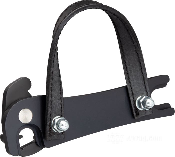 Mounting bracket »Quicklock« by Lejonkulan; fits Softail Slim 2013-2017; mounting hole distance on fender: 150 mm; billet aluminum, black anodized, right; Sweden; gross weight: 268 g