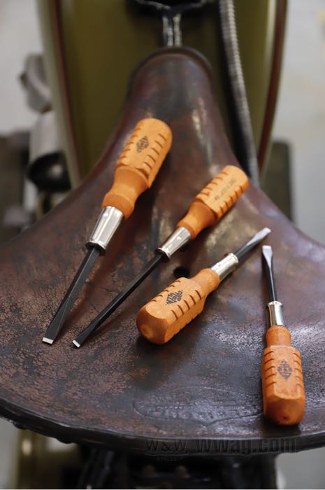 Set di cacciaviti di The Cyclery; acciaio cromo-vanadium / legno duro, brunito; 6 pezzi; con cofanetto di legno e panno ricamato; U.S.A.; peso lordo: 1.12 kg