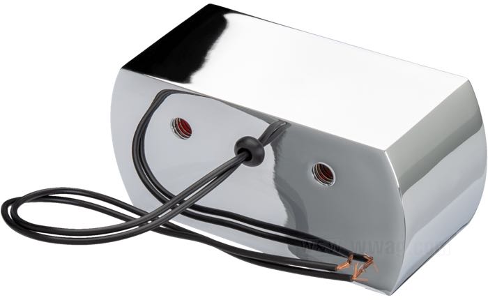Rücklicht »The Box«; Aluminiumguss, verchromt; B x H x T: 108 x 51 x 47 mm; Glühlampen-Typ: P21/5W; 12 V; Sockel: BAY15d; mit 12 V Glühlampe; mit Bremslicht; mit Kennzeichenbeleuchtung; ohne Kennzeichenhalter; Bruttogewicht: 400 g
