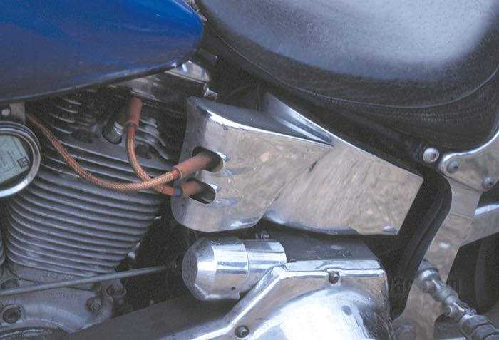 Coperchio bobine »Nostalgic«; atto per Softail 1984-1999; lamiera d'acciaio, cromato, liscia; peso lordo: 410 g