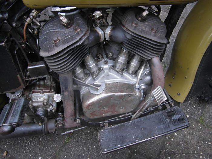 Ecrous-raccord de Colony; adaptable à Flatheads 74“ /80“ de 1930-1948, WLD 1940-1946 et Knucklehead 61“ de 1936-1939; acier, CAD (procédé ZnNi); remplace OEM HD 1115-30 et 27050-30; USA; poids brut: 150 g