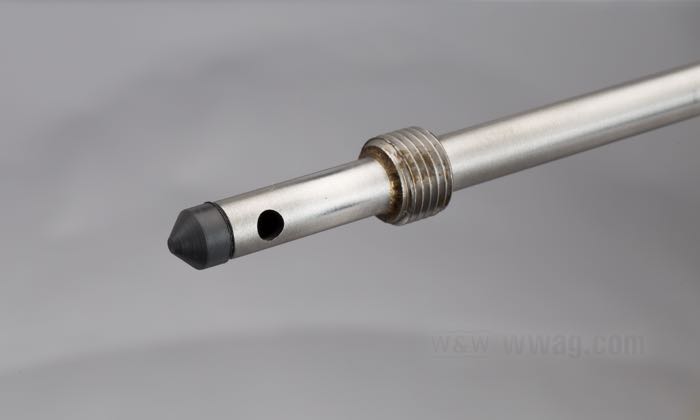 Fuel valve; fits Big Twin 1940-1949; steel / Viton, with Viton tip; thread: 3/4”-18 / 7/16”-20; replaces OEM HD 62033-41, and 62075-40; gross weight: 197 g