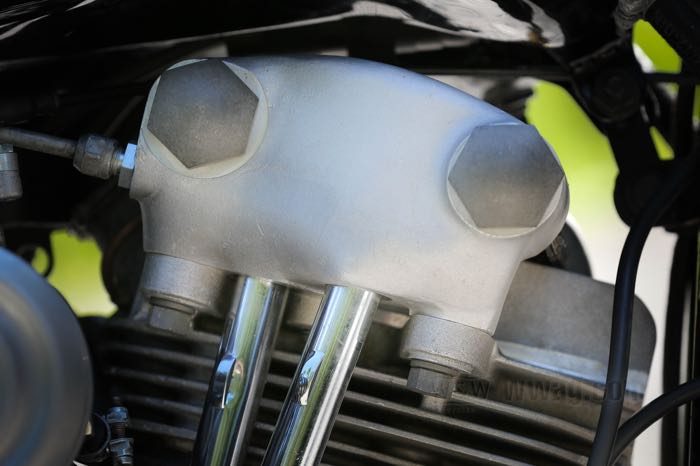 Rocker housings by Cannonball; fits Knucklehead 1938-1947; cast aluminum, cast finish; replaces OEM HD 90-36, 91-36, 91-41, 17300-36, and 17310-41; Germany; gross weight: 1.48 kg