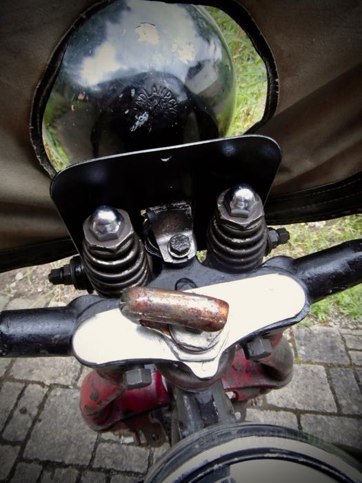 Apron guard by The Cyclery; for Springer fork / Windshield; steel; width x height: 135 x 135 mm; replaces OEM HD 11305-36; Europe; gross weight: 203 g