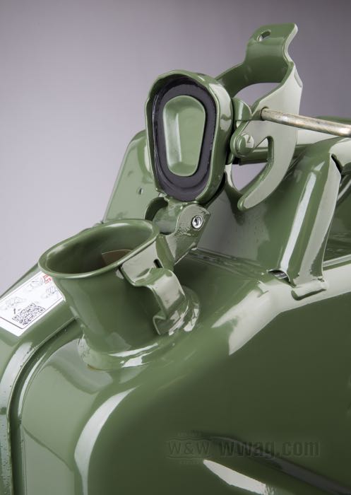 Jerrycan by hünersdorff; steel, olive green; W x H x D: 343 x 469 x 165 mm; volume: 20 l; UN-approved; Europe; gross weight: 4.39 kg