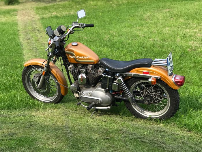 Luggage carrier »FLH Style« by PanAm; fits Sportster 1974-1978; steel, chrome-plated; length x width: 164 x 144 mm; Sweden; gross weight: 742 g