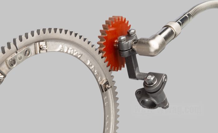Tachowelle von The Cyclery; für Corbin Tachometer; passend für IOE Modelle 1925-1929, Singles B 1932-1934; Stahl, vernickelt; Länge Hülle: 72.5 cm; Gewinde: 3/4”-24; ersetzt OEM HD 11173-X und 11174-25; Europa; Bruttogewicht: 736 g
