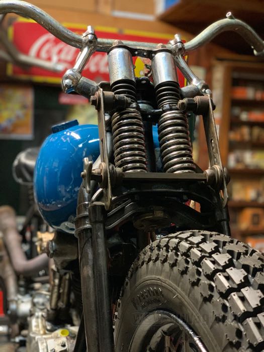 Amortizzatori a frizione »Springer«; atto per Big Twin dal 1936 al '44 e le 750 del 1940-1944 con forcella Springer; acciaio / acciaio inox / composito fibra; rimpiazza OEM HD 11250-36; peso lordo: 1.22 kg