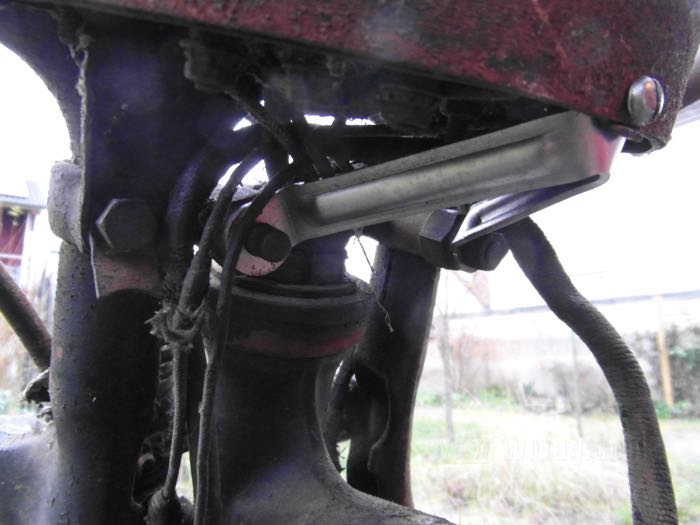 Supporto di The Cyclery; per Cruscotto; atto per modelli bicilidrici D, R e V e modelli monocilidrici C 1929-1936; acciaio, naturale; rimpiazza OEM HD 4511-30; Europa; peso lordo: 41 g