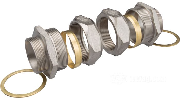 Bocchettone da avvitare di Competition Distributing; per Collettore d'aspirazione; atto per 61”  1915-1929; acciaio / ottone, nichelato; per carburatori Schebler; con flange, dadi, guarnizioni; rimpiazza OEM HD 1112-17, 1112-21, 1115-15, 1118-15 e 1125-15; U.S.A.; peso lordo: 323 g