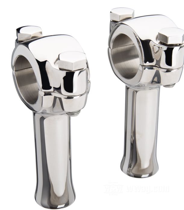 Riser »Flanders Style« di Throttle Addiction; acciaio inox fuso, lucidato; peso netto: 580 g; filettatura: 1/2”-20; per manubri del Ø: 1 ”; misure conformi a disegno: F-base-Ø = 23 mm; misure conformi a disegno: H-altezza di montaggio=74 mm, T-altezza generale=93 mm; Taiwan; peso lordo: 624 g
