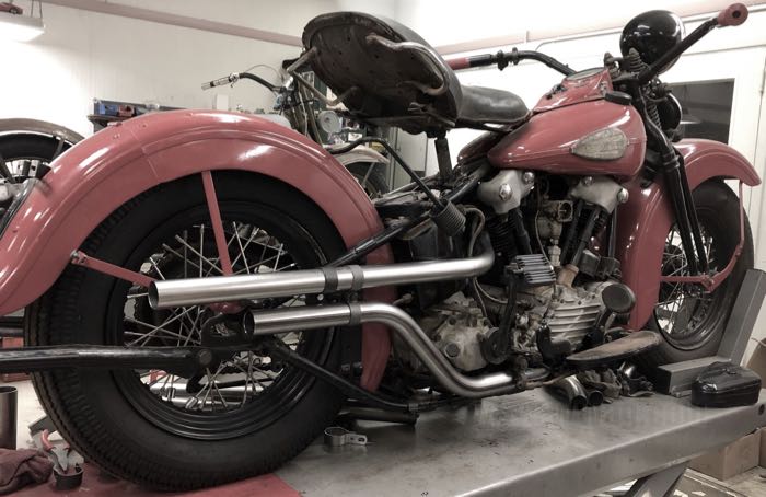 2-2 Header pipes »Upsweep Shotgun« by The GasBox; fits Knucklehead 1936-1947; steel, bare; header Ø: 1-3/4”; USA; gross weight: 1.95 kg