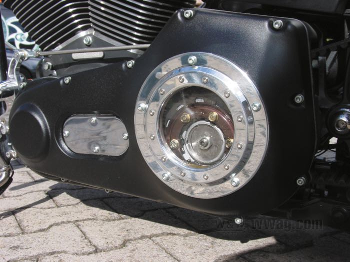 Coperchio frizione »Bull's Eye« di Rick’s; atto per Twin Cam 96 2006→; alluminio / Makrolon; peso lordo: 440 g