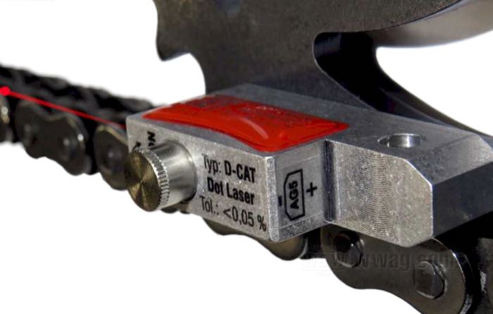 Outil d'alignement de chaîne »D-CAT« de Profi Laser Tools; avec laser point; poids brut: 80 g