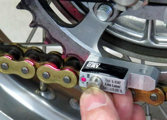 Herramienta de alineamiento de cadena »L-CAT« de Profi Laser Tools; con láser de línea; peso bruto: 80 g