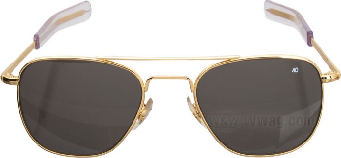 Sunglasses »Original Pilot« by AO; metal, gold-plated; lens material: mineral glass; lens color/type: true color grey; lens width: 52 mm; with protection case; USA; gross weight: 101 g