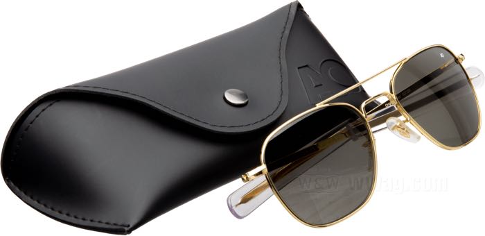 Sunglasses »Original Pilot« by AO; metal, gold-plated; lens material: mineral glass; lens color/type: true color grey; lens width: 52 mm; with protection case; USA; gross weight: 101 g