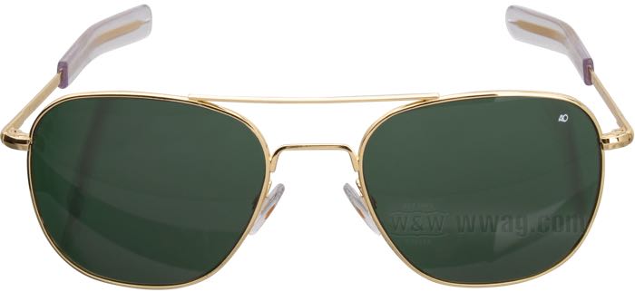 Sunglasses »Original Pilot« by AO; metal, gold-plated; lens material: polycarbonate; lens color/type: true color green; lens width: 57 mm; with protection case; USA; gross weight: 94 g