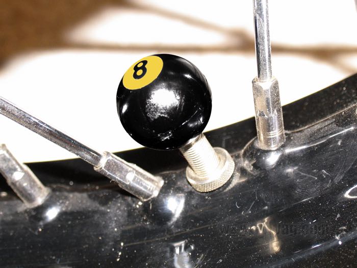 Bouchon de valve »8-Ball« de Mooneyes; plastique, noir; poids brut: 10 g