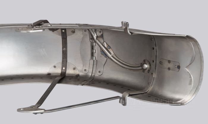 Hinterradschutzblech von The Cyclery; passend für Big Twins 1939-mid 1946; Stahl, blank, mit schmalen (5/8”) Streben ; mit Seitenplatte; ersetzt OEM HD 3711-39 und 59604-39; Europa; Bruttogewicht: 5.46 kg