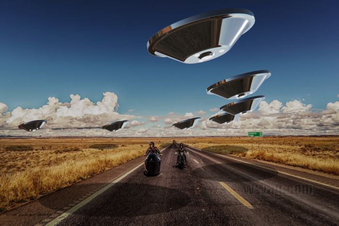 Rear view mirror »Flying Saucer« by Bates; for 1”, 7/8” handlebars; steel / glass, black, powder-coated; Ø 4”; stem length: 12 cm; with mounting hardware; gross weight: 363 g