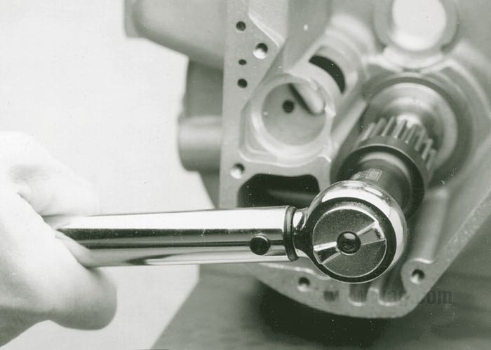 Socket by Colony; for Nut / Pinion gear; fits Big Twin 1954-1992; drive: 1/2”; replaces OEM HD 94555-55C; USA; gross weight: 190 g