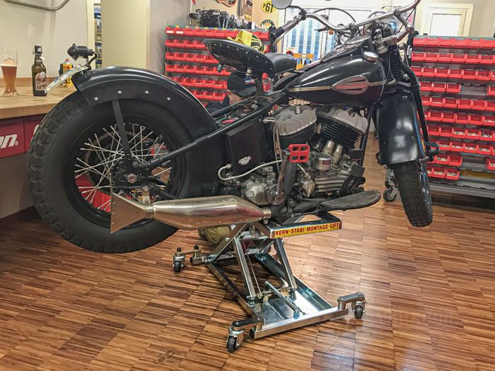 Motorcycle lift by Kern-Stabi; steel, zinc plated; net weight: 43 kg; min. height: 115 mm; max. lift: 510 mm; Germany; gross weight: 44 kg