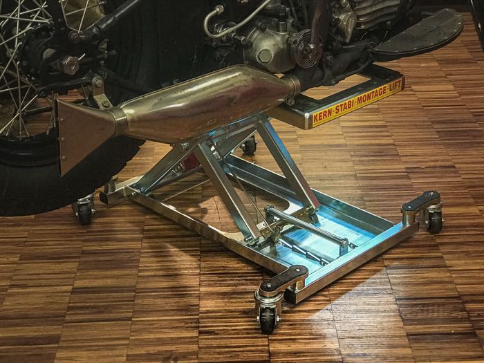 Motorcycle lift by Kern-Stabi; steel, zinc plated; net weight: 43 kg; min. height: 115 mm; max. lift: 510 mm; Germany; gross weight: 44 kg