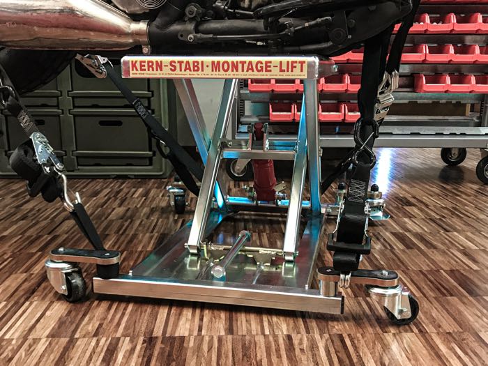 Motorcycle lift by Kern-Stabi; steel, zinc plated; net weight: 43 kg; min. height: 115 mm; max. lift: 510 mm; Germany; gross weight: 44 kg