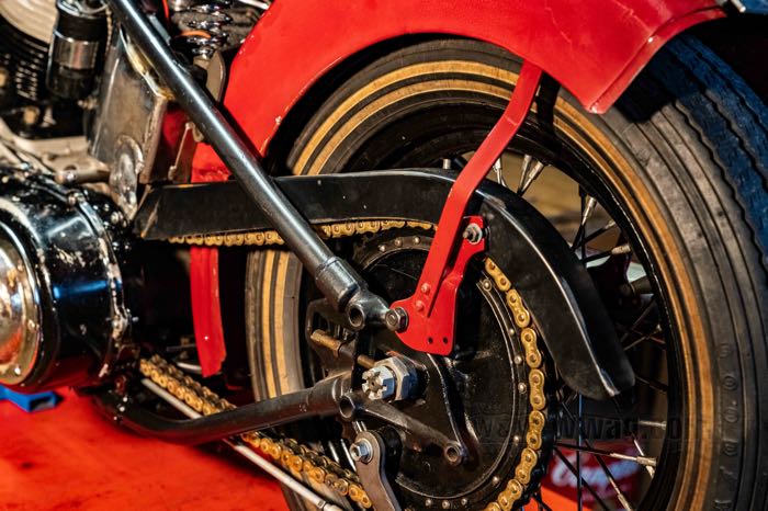 Chain guard; fits Big Twin 1936-1957; steel, black, powder-coated, with mounting stud; replaces OEM HD 60302-36; gross weight: 600 g