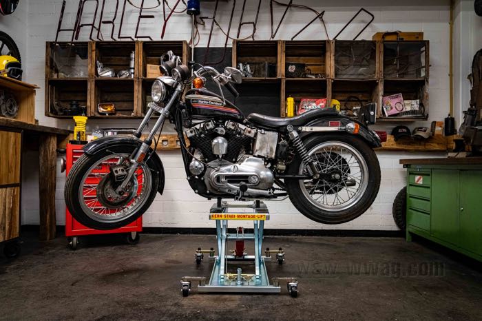 Motorcycle lift by Kern-Stabi; steel, zinc plated; net weight: 43 kg; min. height: 115 mm; max. lift: 510 mm; Germany; gross weight: 44 kg