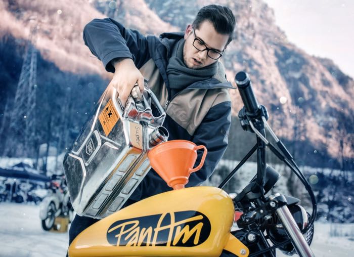 Serbatoio di benzina »SportyEight 07-20 2.1 gal«; atto per Sportster 2007-2020; acciaio; volume: 8 l; tappo necessario: screw-in 1983→; rubinetto necessario: no - con apertura per pompa benzina; rubinetto necessario: no - con apertura per pompa benzina; rimpiazza OEM HD 61348-07; peso lordo: 3.85 kg