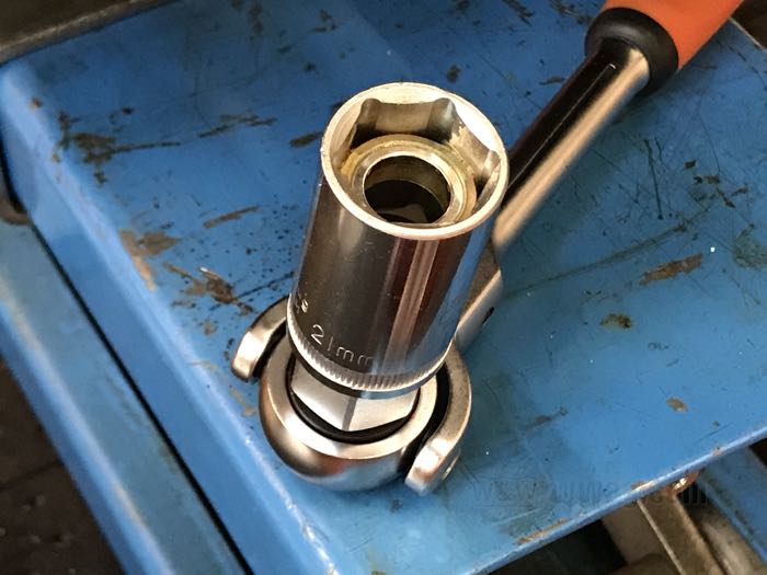 Vaso de Bahco; para Bujías; acero, cromado, hexágono de 21 mm en la parte superior; largo: 67 mm; unión: 3/8”; 6 aristas; tamaño pulgadas: 13/16”; peso bruto: 156 g