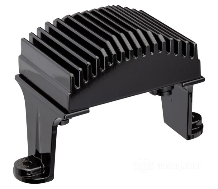 Regulatore/Raddrizzatore di Cycle Electric; atto per Touring 2006-2008; alluminio, nero, anodizzato; rimpiazza OEM HD 74505-06; U.S.A.; peso lordo: 1.24 kg