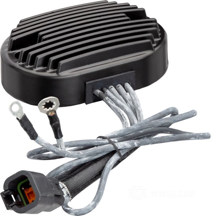 Regulateur/Redresseur »Standard«; adaptable à Softail 2001-2006; aluminium, noir; remplace OEM HD 74610-01 et 74540-01; poids brut: 740 g