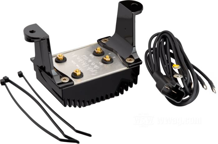 Regulatore/Raddrizzatore di Cycle Electric; atto per Touring 1997-2001; alluminio, nero, anodizzato; rimpiazza OEM HD 74505-97; U.S.A.; peso lordo: 1.43 kg