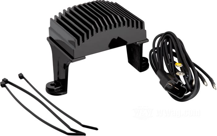 Regulatore/Raddrizzatore di Cycle Electric; atto per Touring 1997-2001; alluminio, nero, anodizzato; rimpiazza OEM HD 74505-97; U.S.A.; peso lordo: 1.43 kg