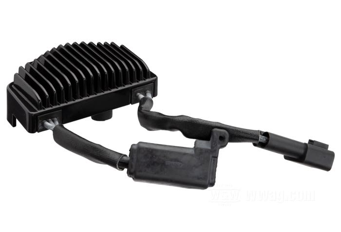 Regulateur/Redresseur »Standard«; adaptable à Dyna 2004-2005; aluminium, noir; remplace OEM HD 74631-04; poids brut: 872 g