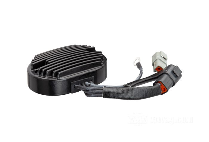 Regulateur/Redresseur »Standard«; adaptable à Softail 2007; aluminium, noir; remplace OEM HD 74540-07; poids brut: 673 g